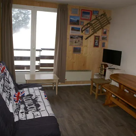 2 Pieces Au Pied Des Pistes Avec Balcon Et Casier A Skis - Fr-1-557-52 *